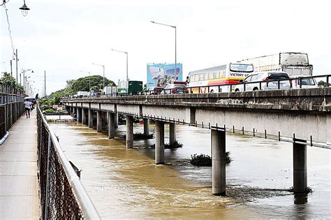 Floods continue to stall NLEx traffic .